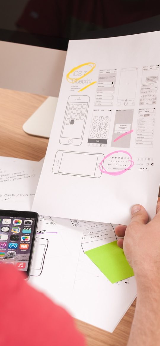 海角社区网站 App 首页板块导航界面截图，顶部横向排列多个分区入口，下方是热帖卡片列表，整体色调温暖
